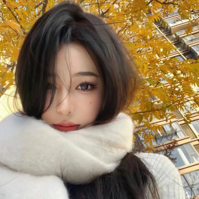 出墙红杏两家春